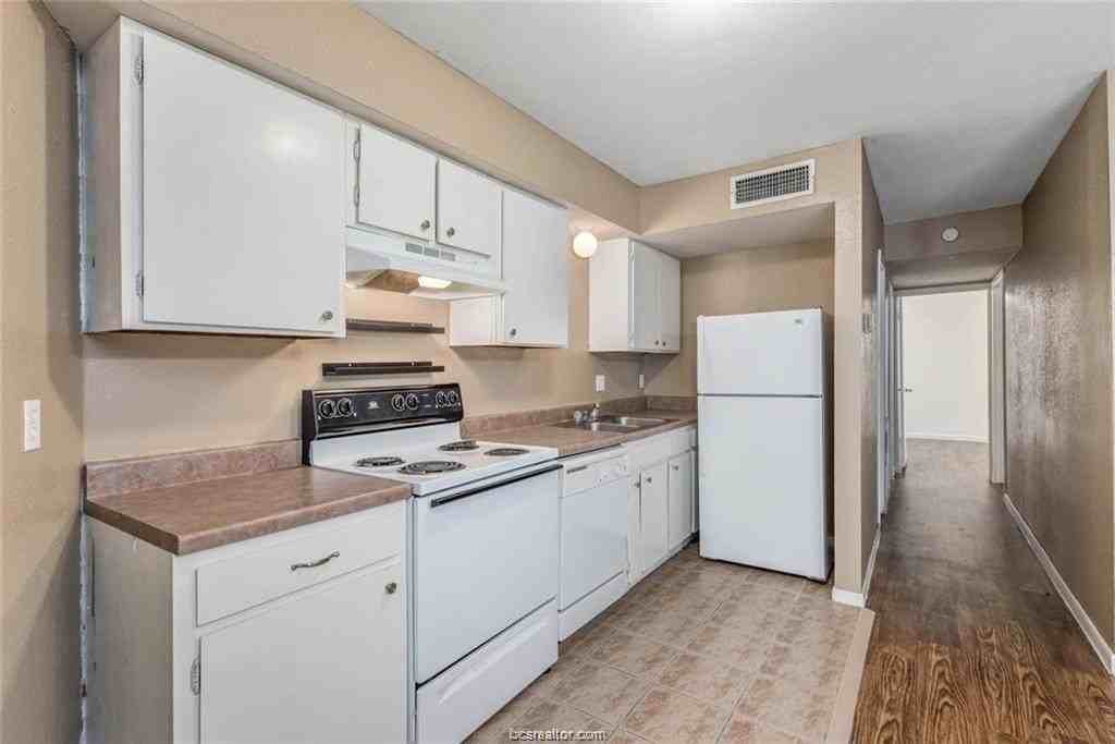 3900 Old College Rd #4 - Photo 4 of 12