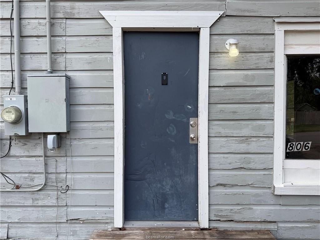 806 Henderson St - Photo 2 of 9