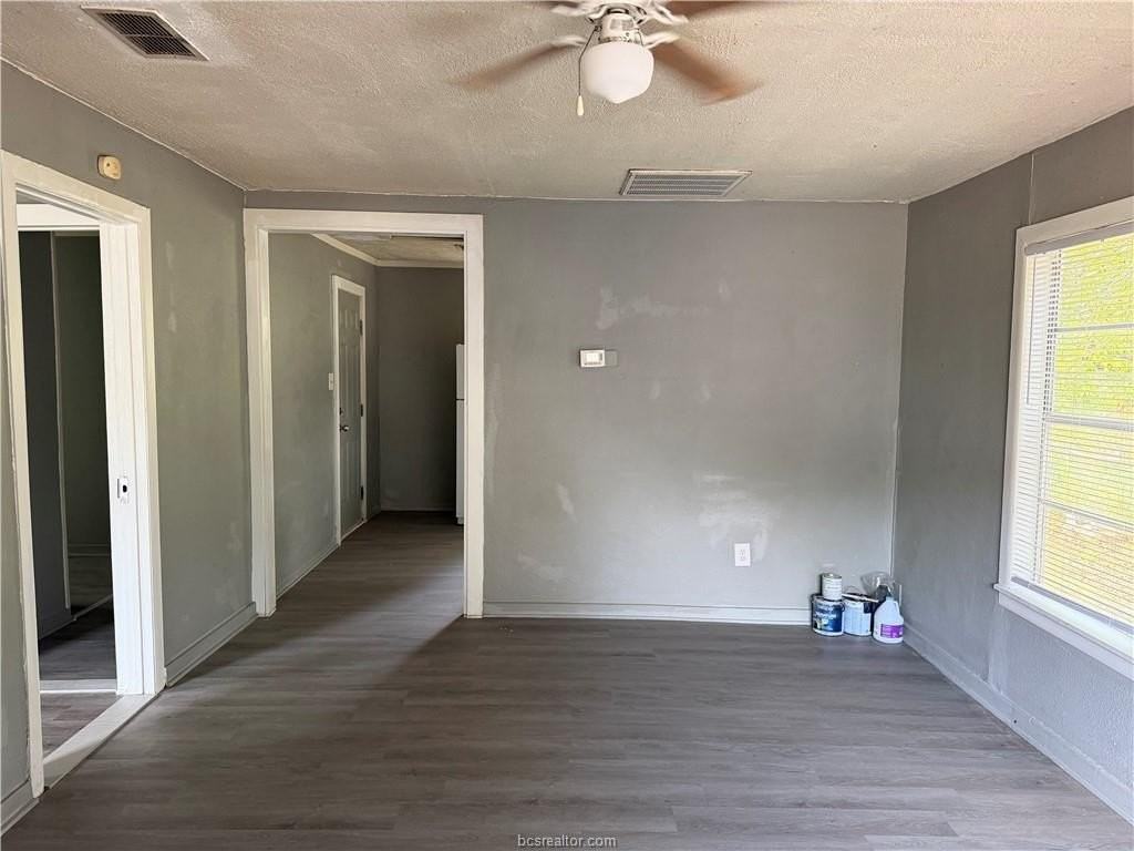 806 Henderson St - Photo 4 of 9