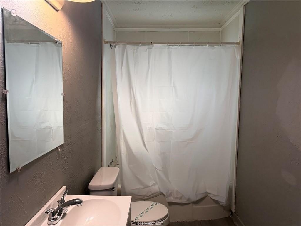 806 Henderson St - Photo 6 of 9