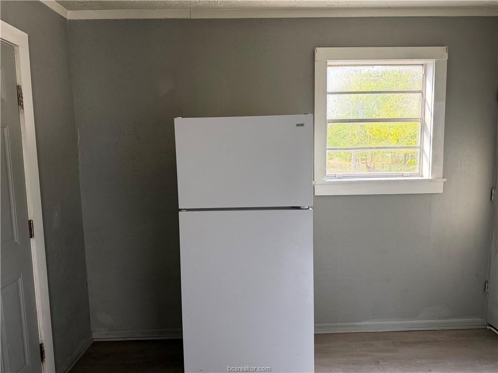 806 Henderson St - Photo 7 of 9