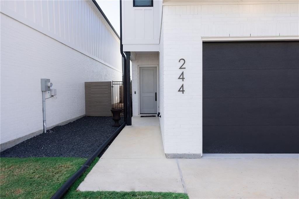244 Estates Cir - Photo 2 of 26