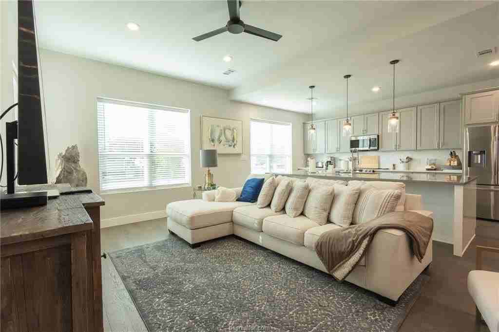 244 Estates Cir - Photo 4 of 26