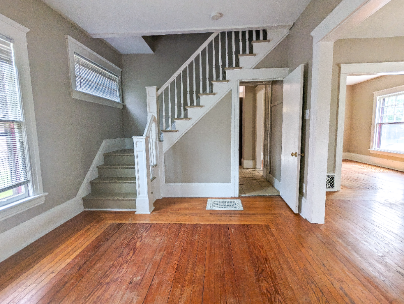 211 S West Ave - Photo 2 of 14
