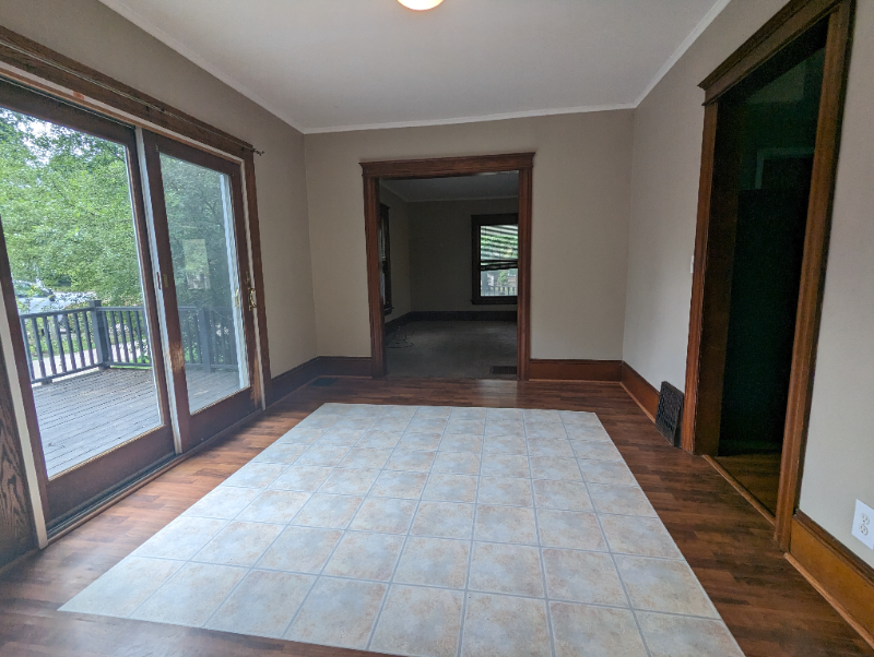 766 W Washington Ave - Photo 3 of 4