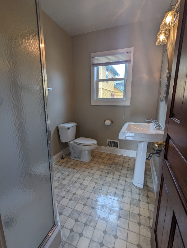 766 W Washington Ave - Photo 4 of 4