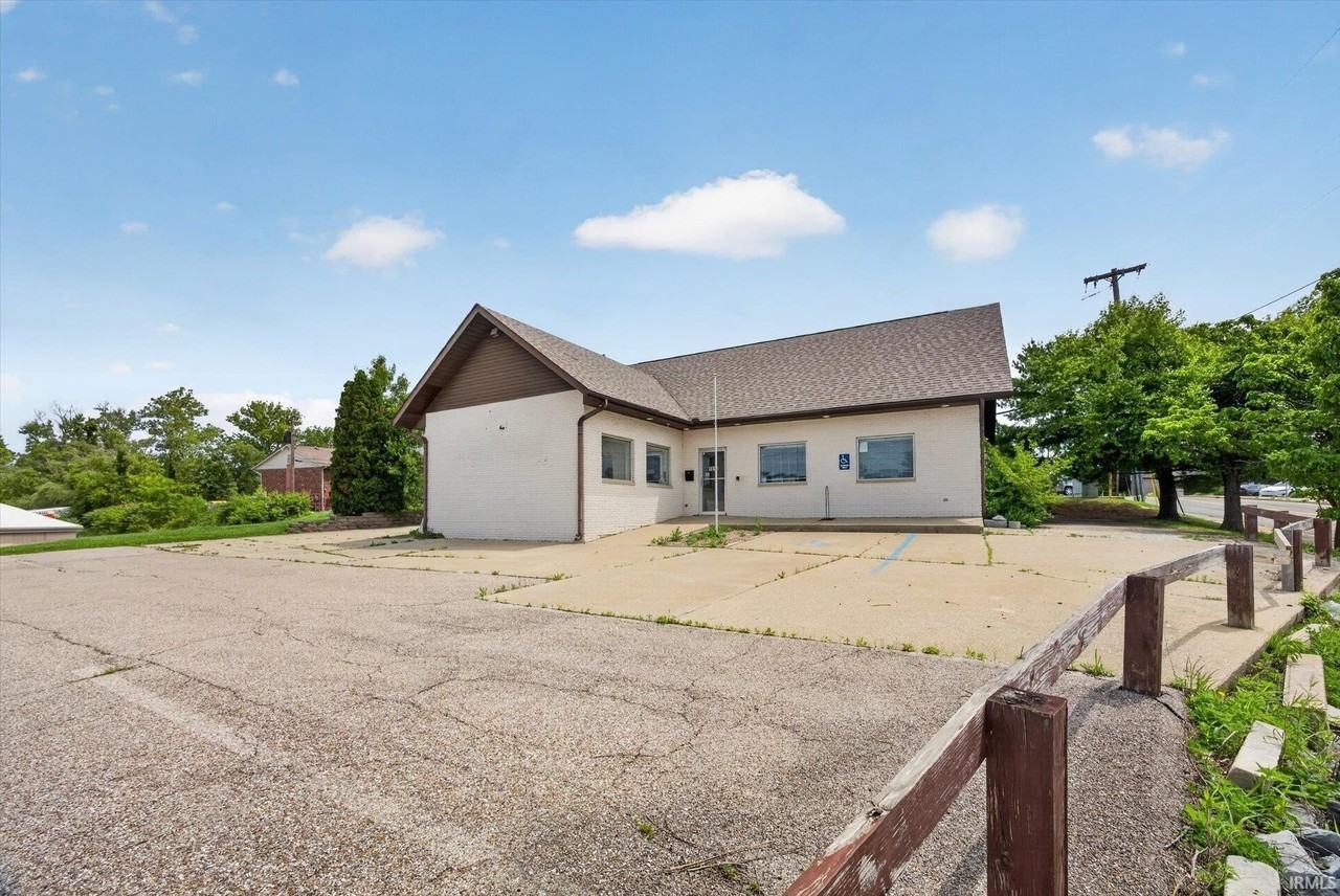 1815 S Walnut St - Photo 4 of 35