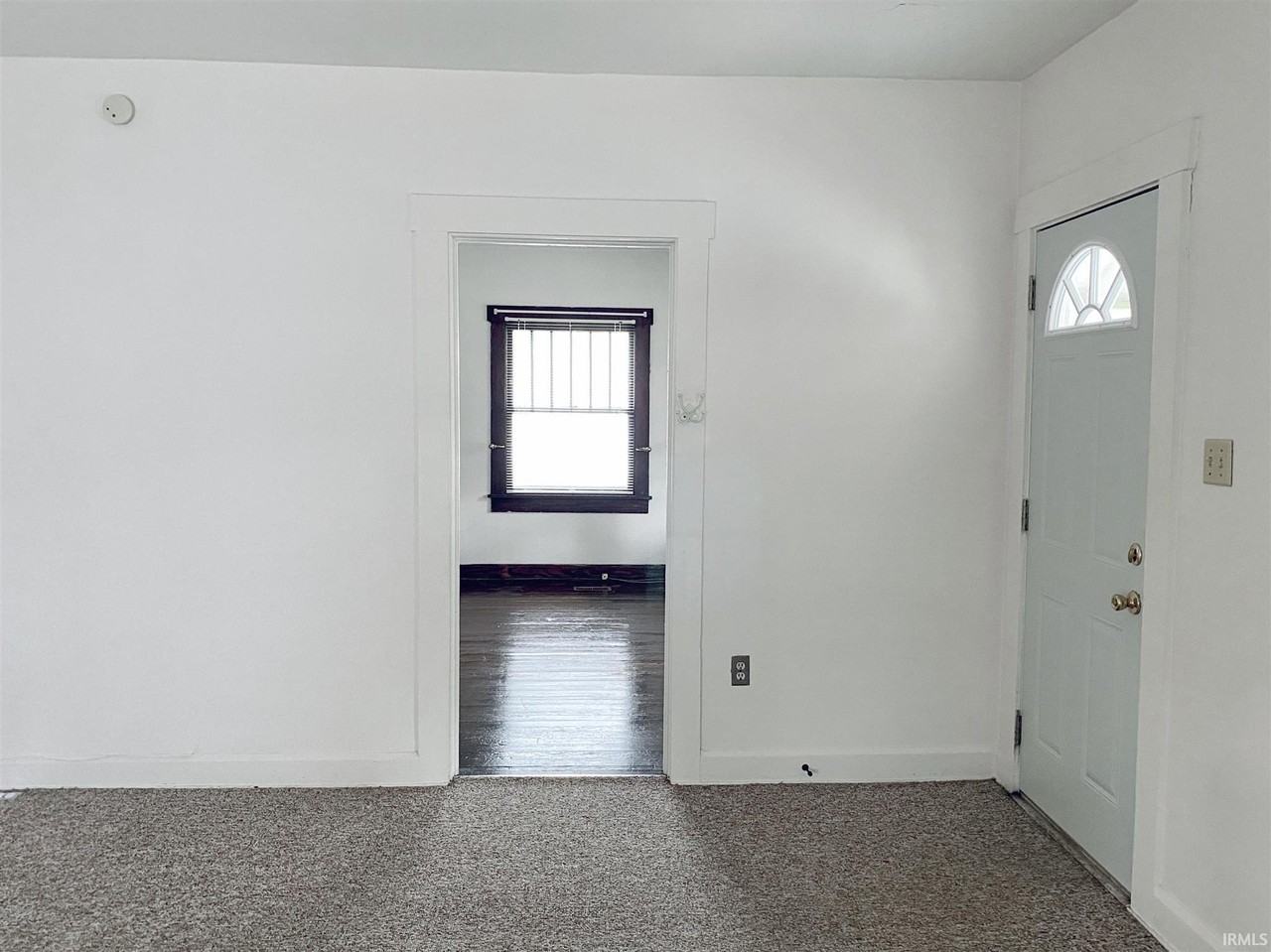 717 E 2nd St - Photo 5 of 34