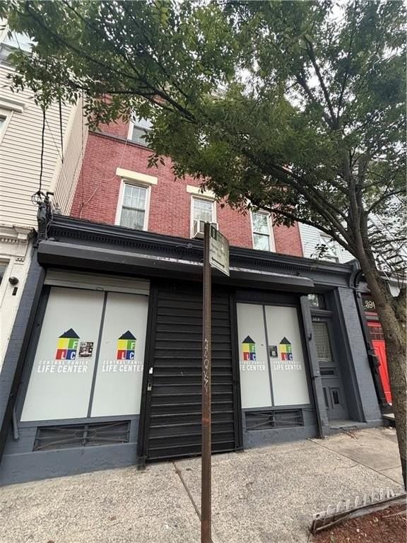 389 Van Duzer St - Photo 2 of 4