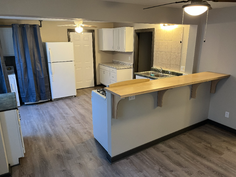 416 Locust St - Photo 5 of 15
