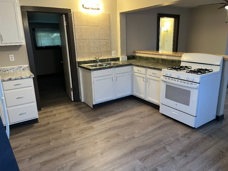 416 Locust St - Photo 6 of 15