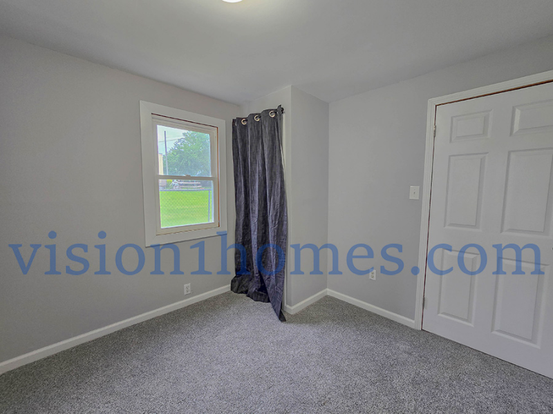 402 N Nixon Ave - Photo 3 of 12
