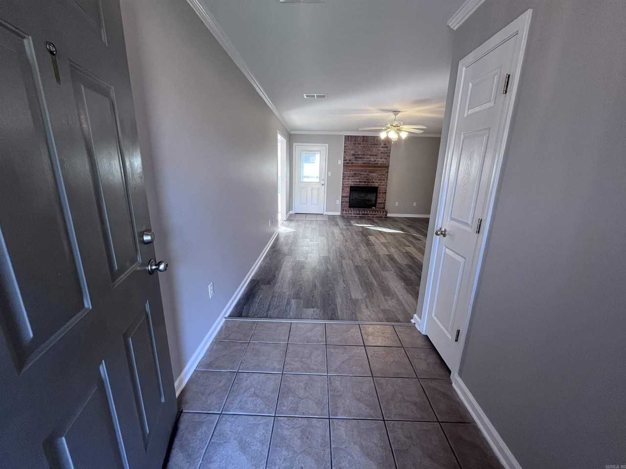54 W Plaza Blvd - Photo 3 of 30