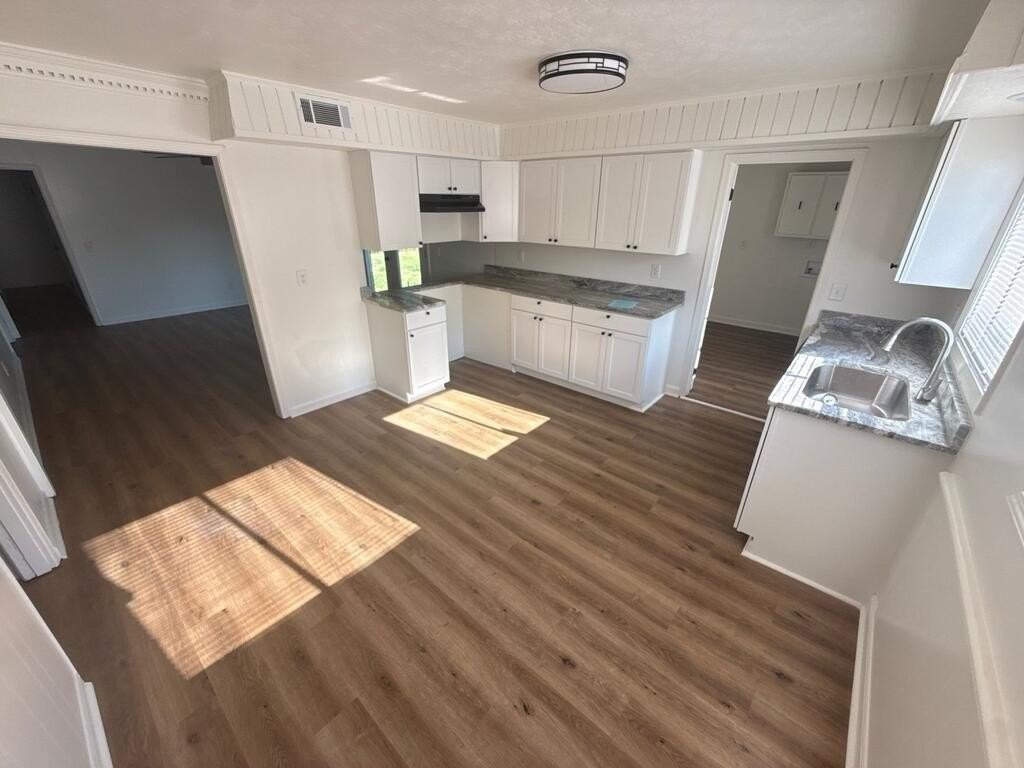 5921 Norton St - Photo 2 of 19