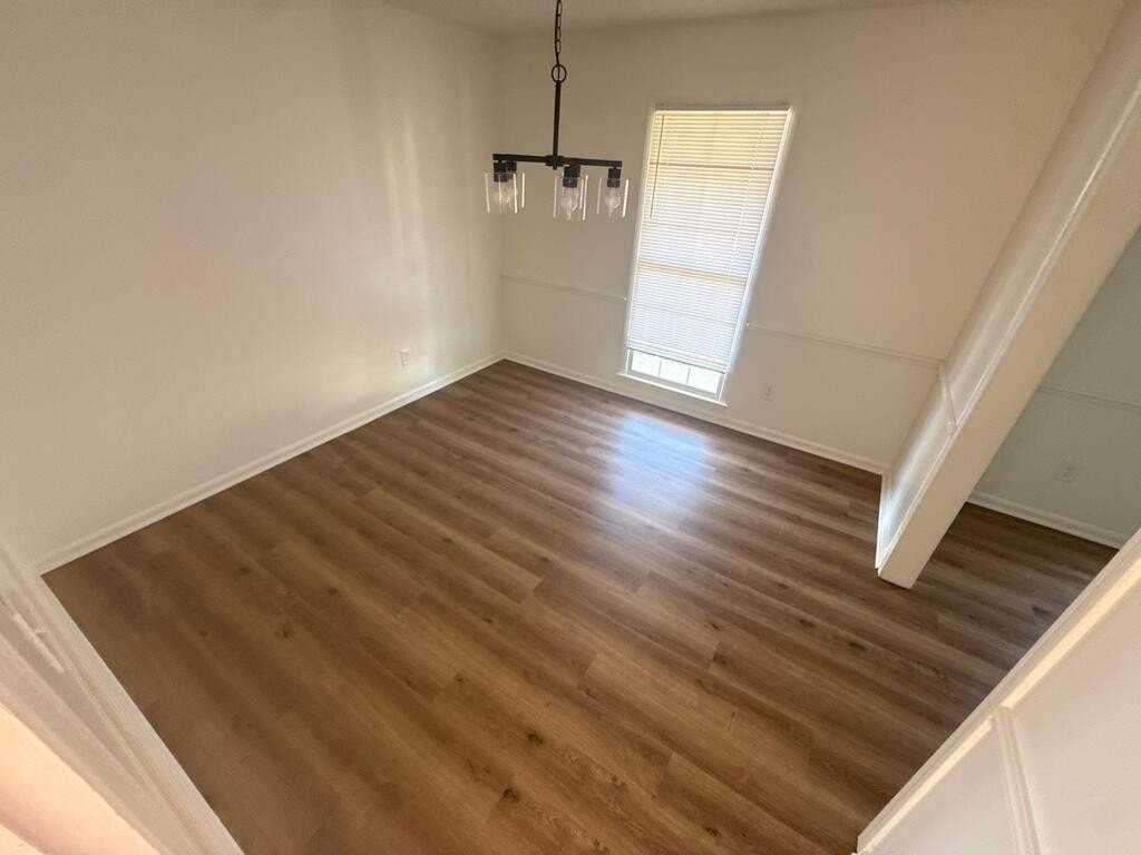 5921 Norton St - Photo 4 of 19
