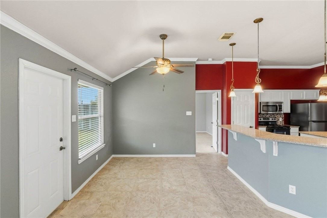 5925 Bishops Mill Dr - Photo 5 of 15