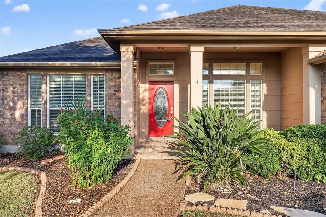 7521 Cannes Dr - Photo 2 of 38