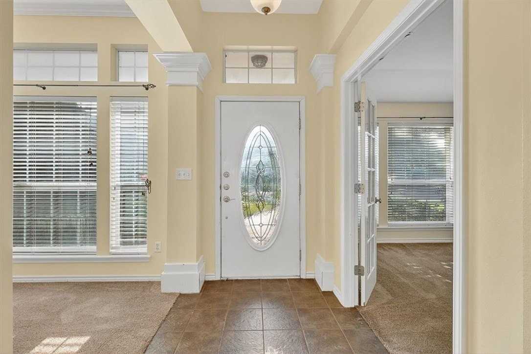 7521 Cannes Dr - Photo 3 of 38