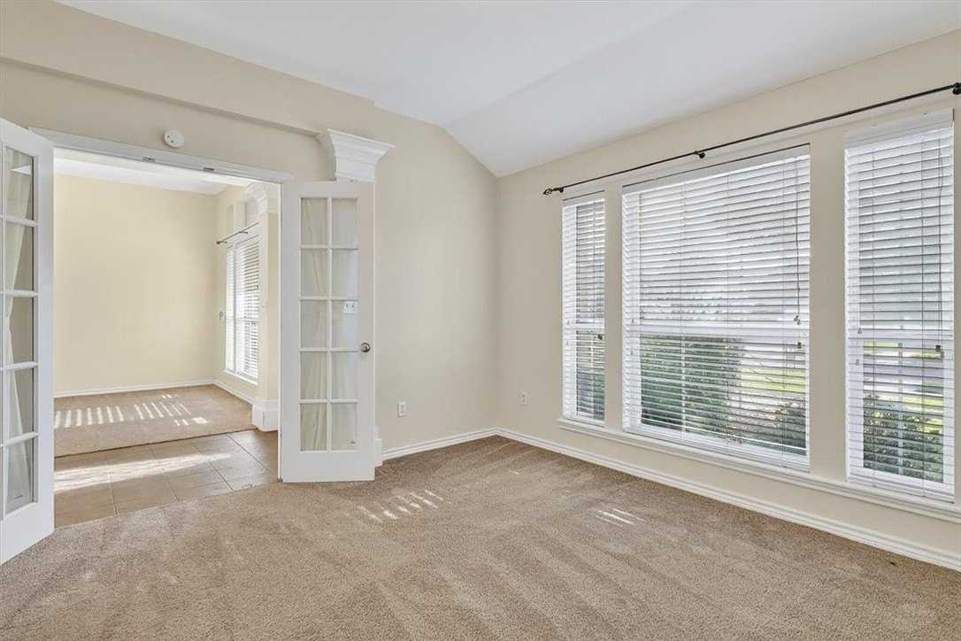 7521 Cannes Dr - Photo 6 of 38