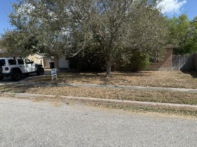 930 Salem Dr - Photo 2 of 9