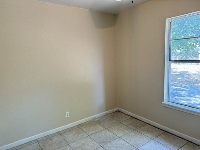 930 Salem Dr - Photo 6 of 9