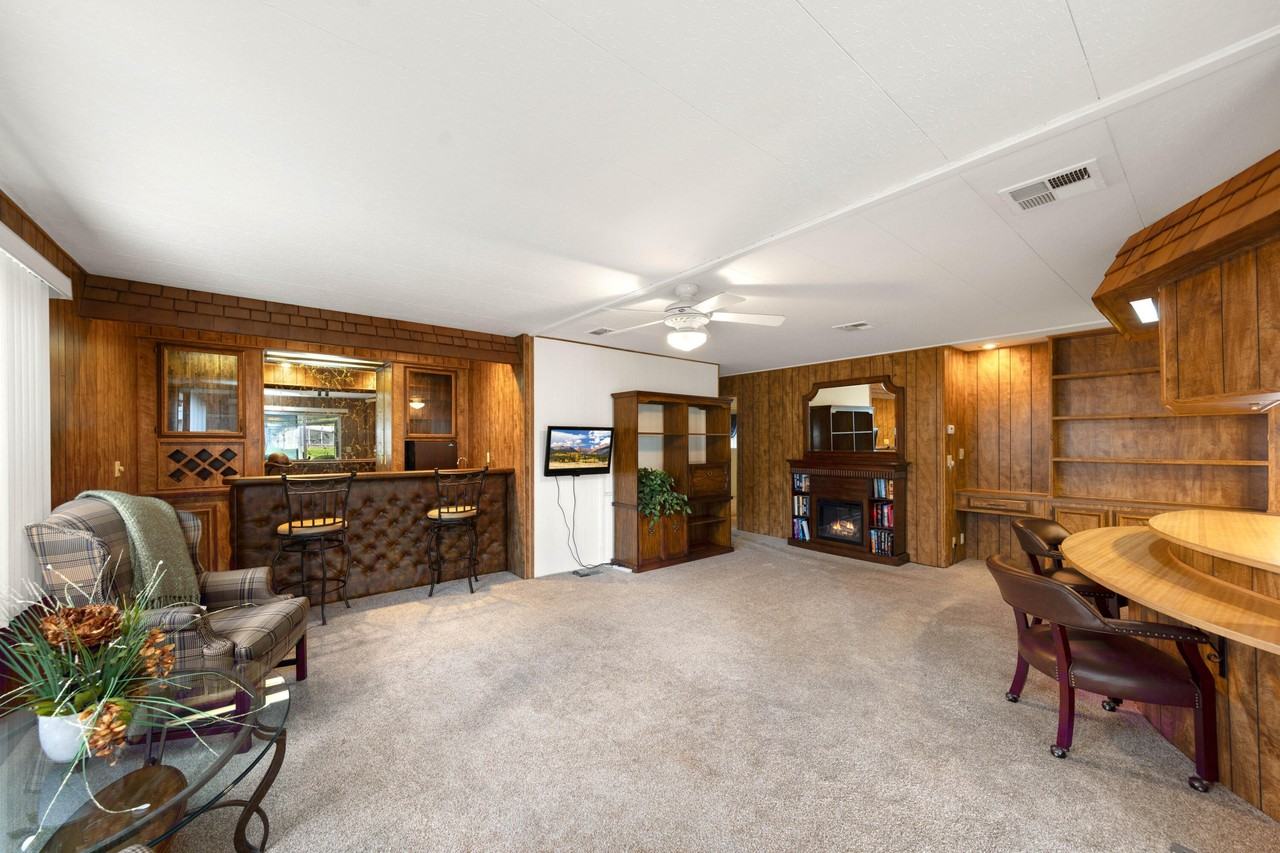 358 Andorra Way - Photo 5 of 36