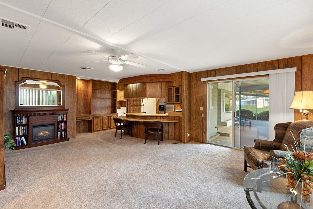 358 Andorra Way - Photo 6 of 36