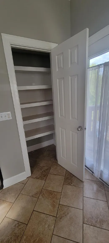 404 Green St - Photo 7 of 12