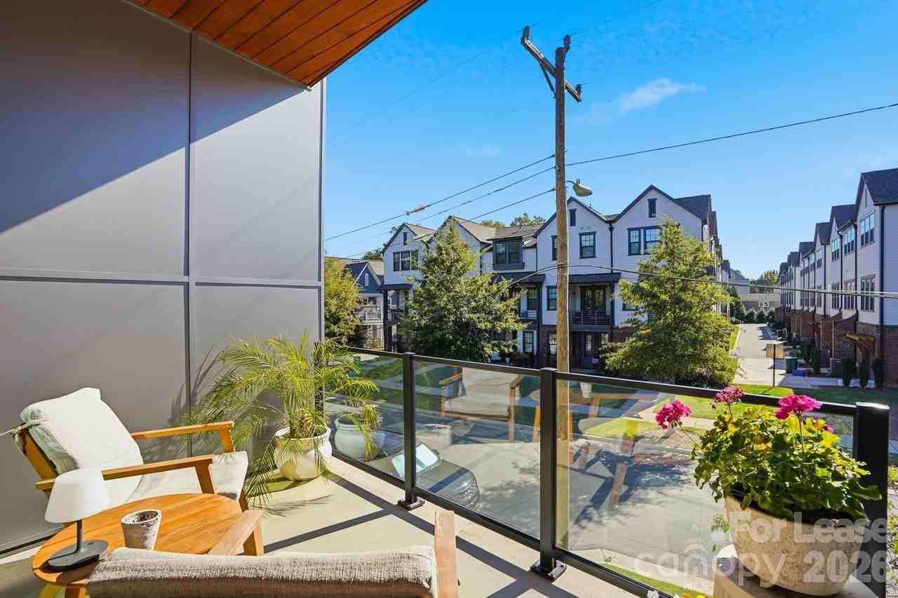 3301 Spencer St - Photo 4 of 45