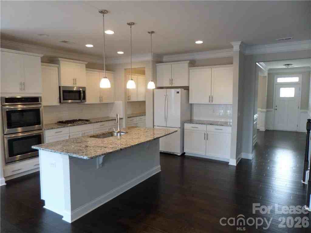 9515 Inverness Bay Rd - Photo 3 of 17