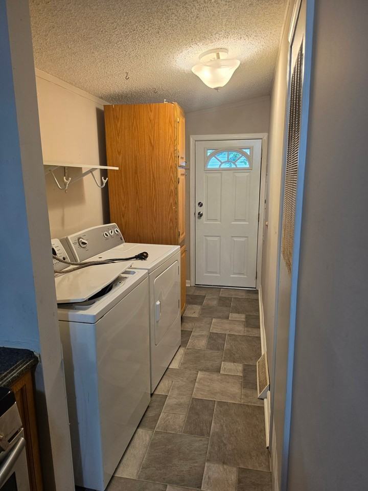 1129 Wooddale Rd - Photo 2 of 8