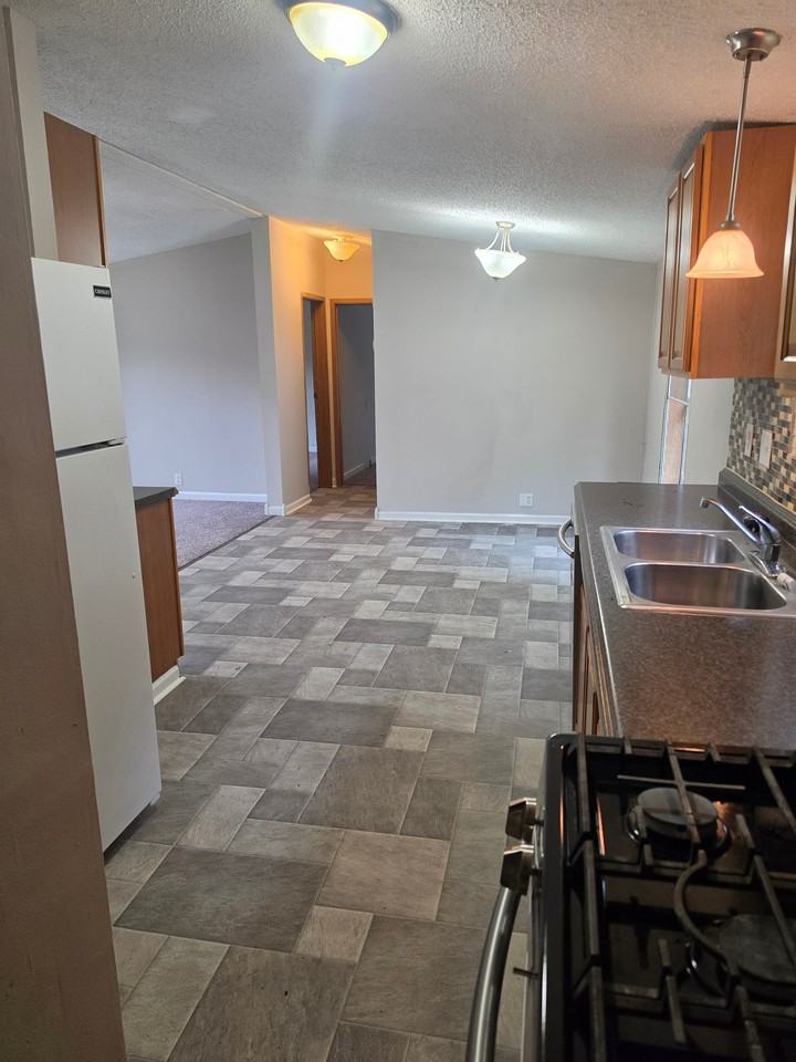 1129 Wooddale Rd - Photo 3 of 8