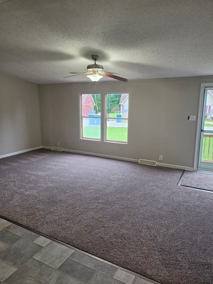 1129 Wooddale Rd - Photo 4 of 8