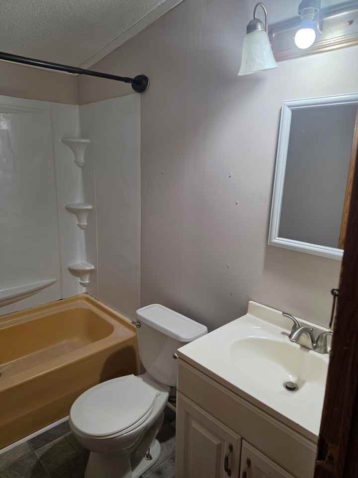 1129 Wooddale Rd - Photo 6 of 8