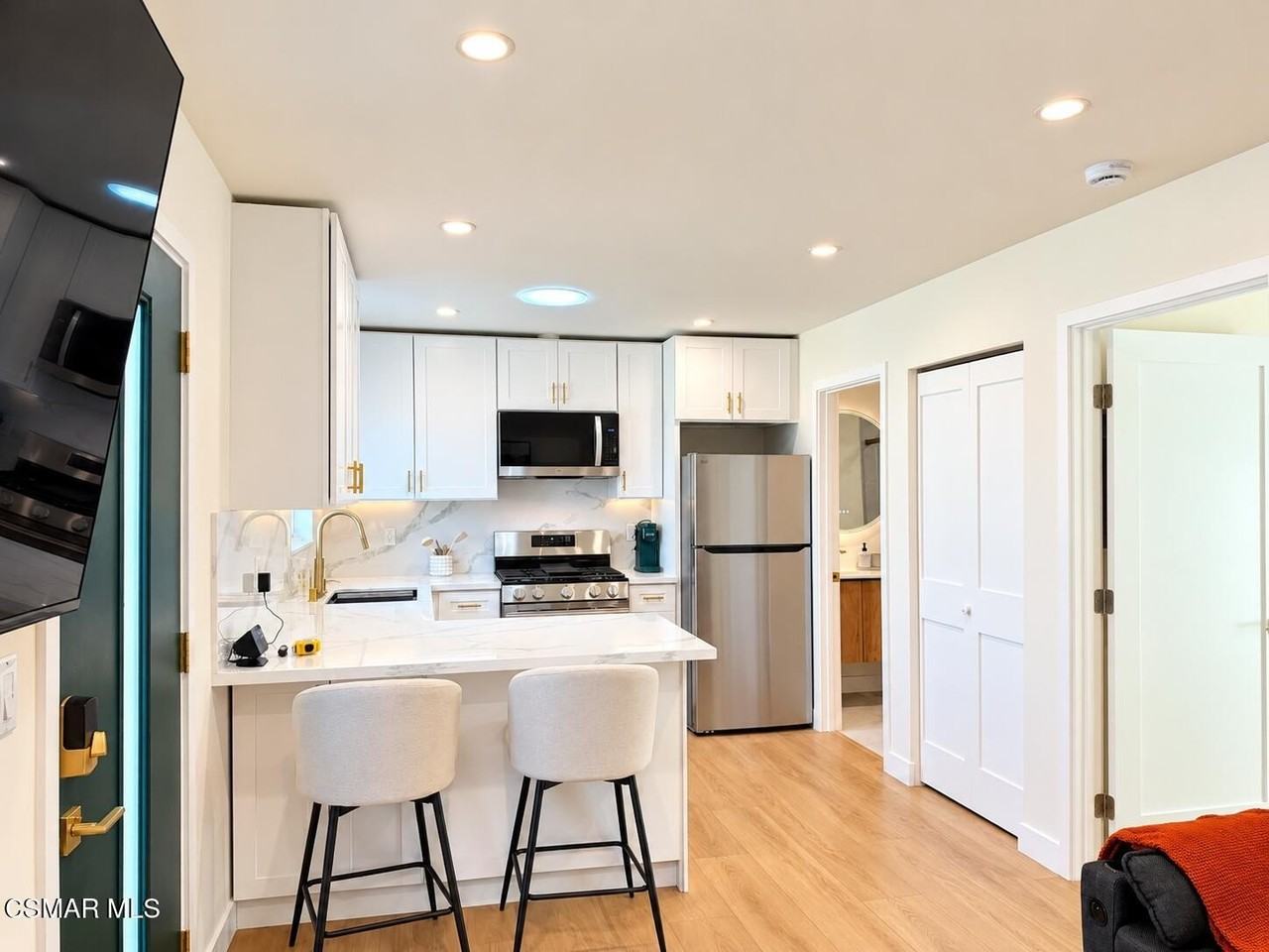 8324 Bardwell Ave - Photo 6 of 25
