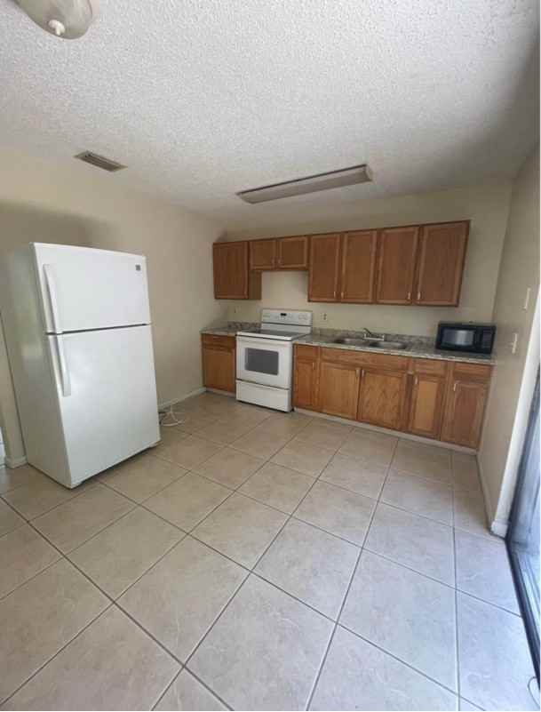 1639 Barbarie Ln - Photo 2 of 14