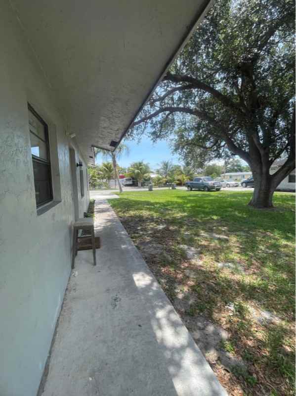 1639 Barbarie Ln - Photo 4 of 14