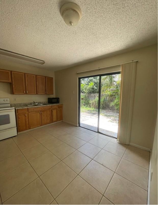 1639 Barbarie Ln - Photo 7 of 14