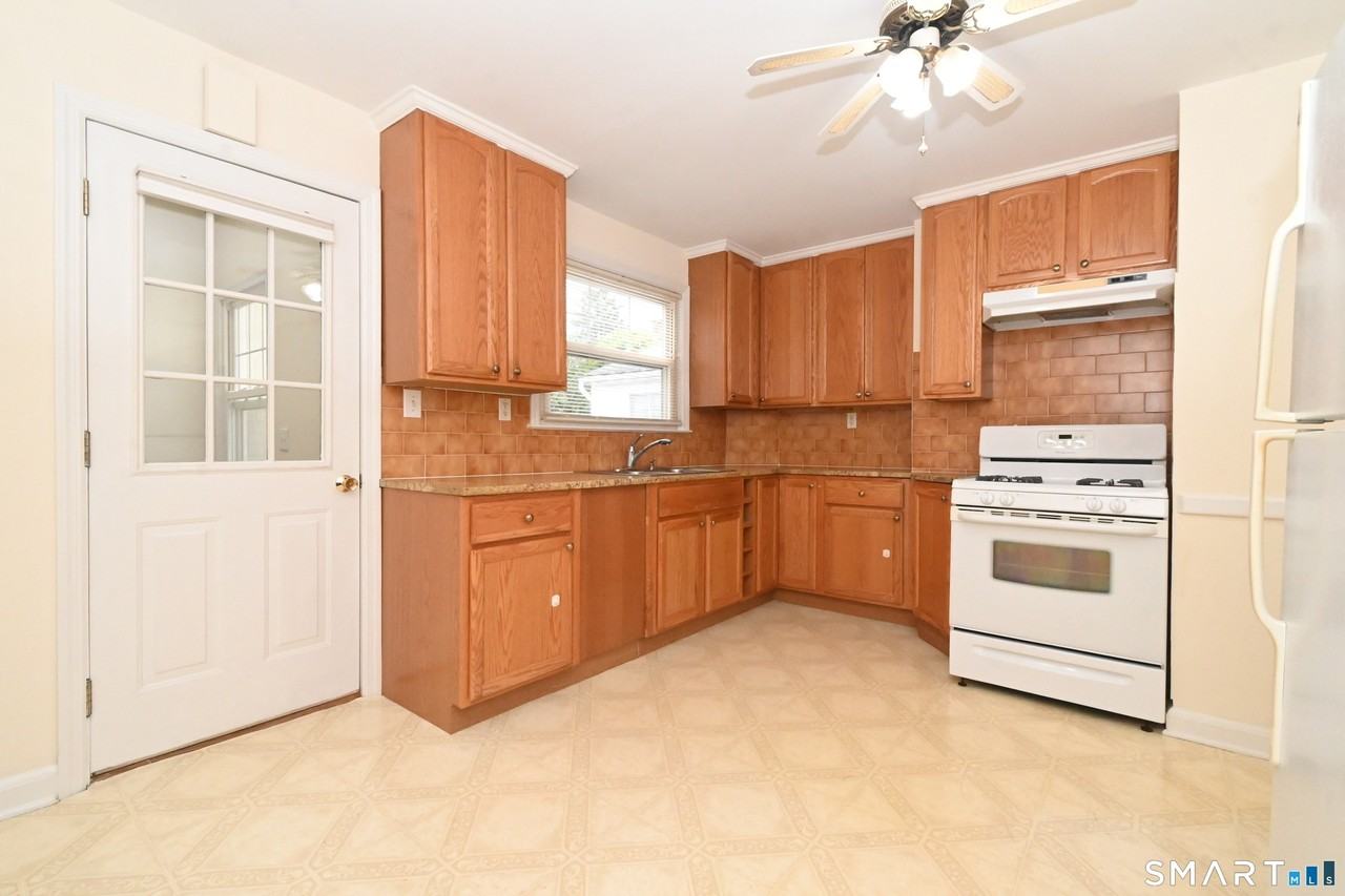 26 Elm Tree Pl - Photo 4 of 21