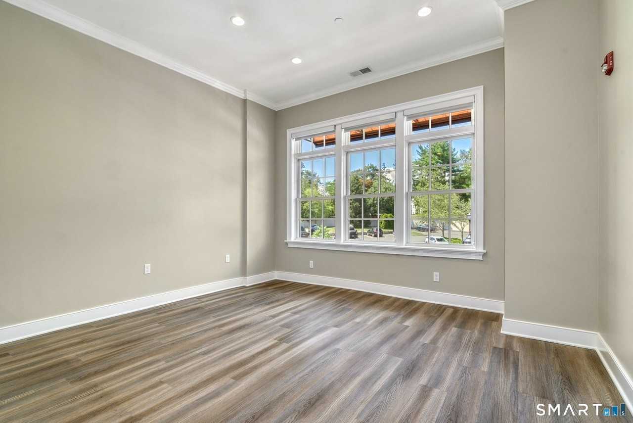 1077 Post Rd #3 - Photo 5 of 12