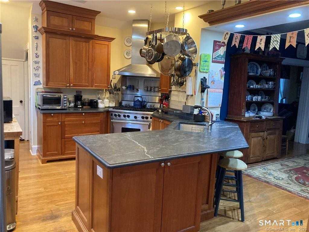 126 East Ave - Photo 6 of 14