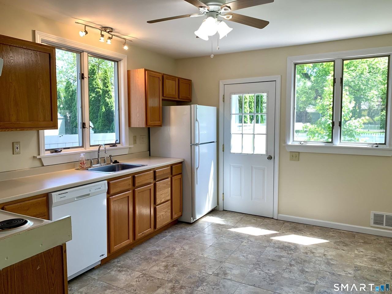73 Joe Ave - Photo 6 of 11