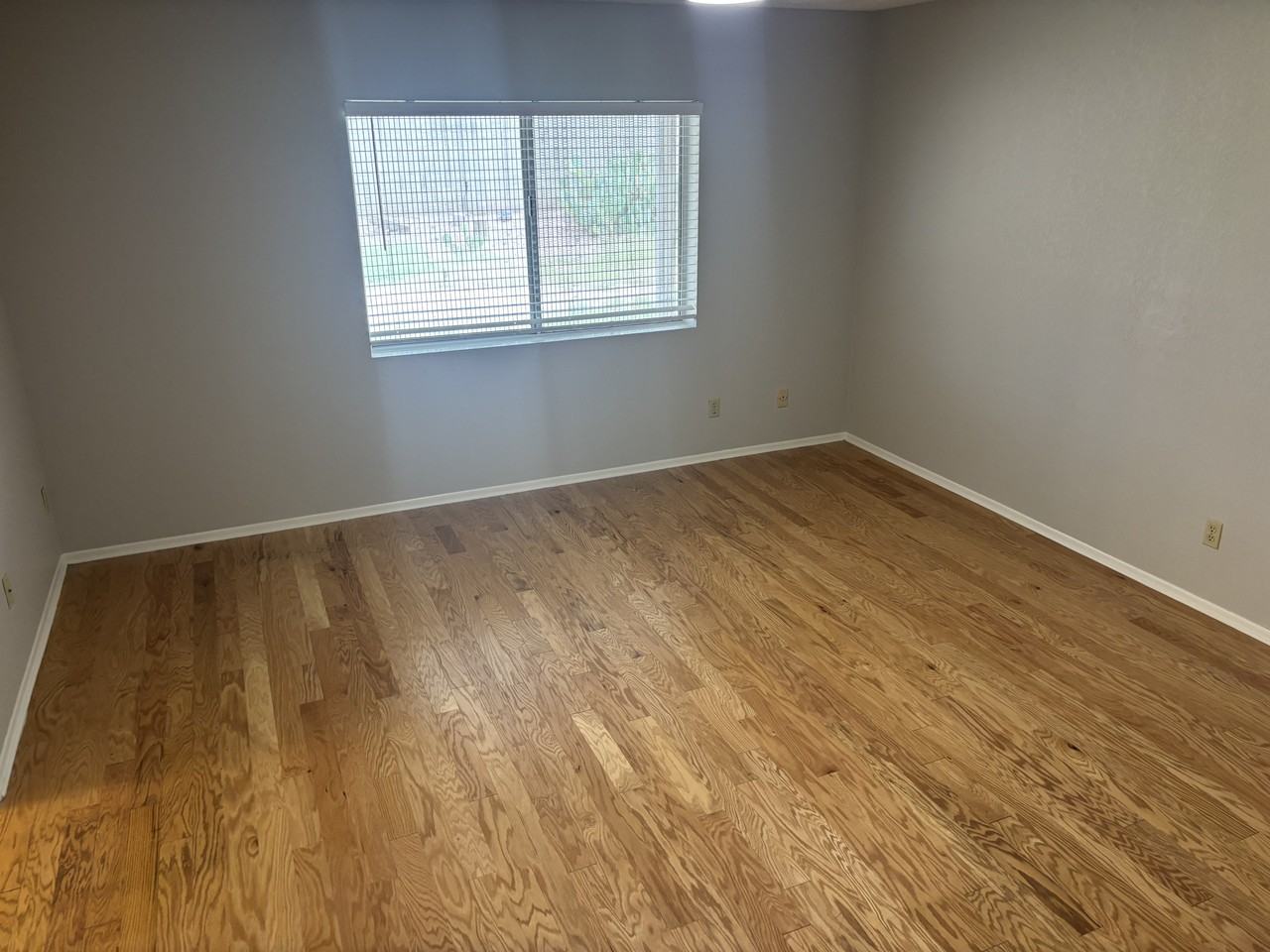 1237 W 7th St #1 - Photo 5 of 23