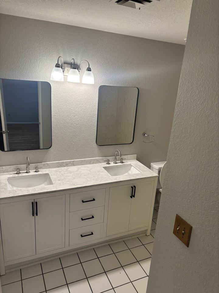 1237 W 7th St #1 - Photo 6 of 23