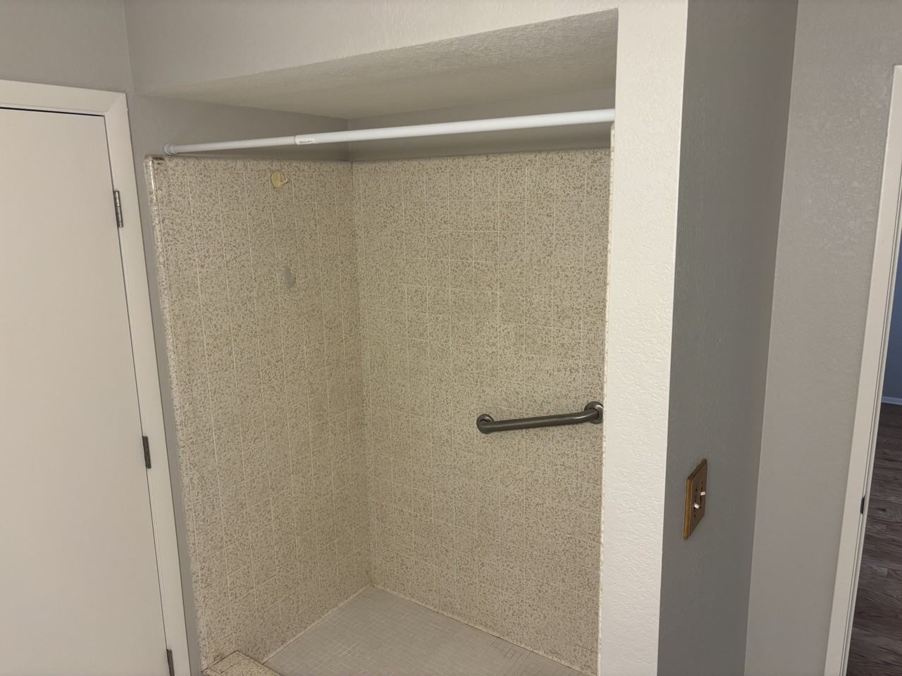 1237 W 7th St #1 - Photo 7 of 23