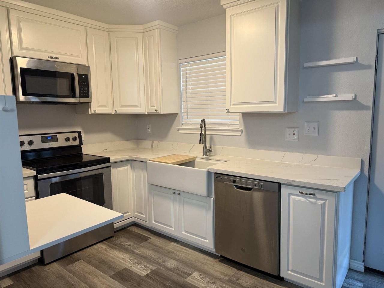 119 La Paloma Dr - Photo 3 of 10