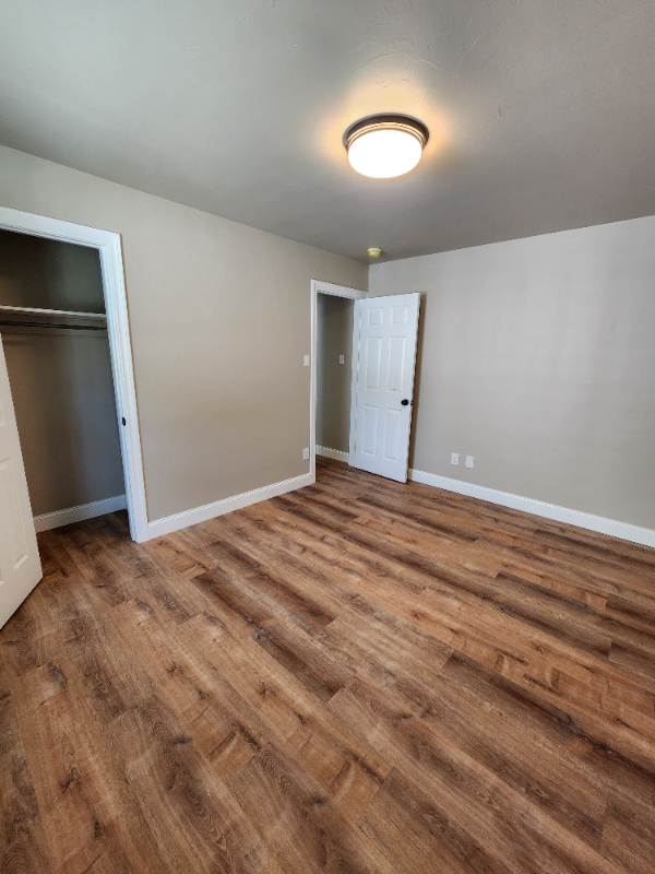 1227 Hauser Blvd - Photo 4 of 16