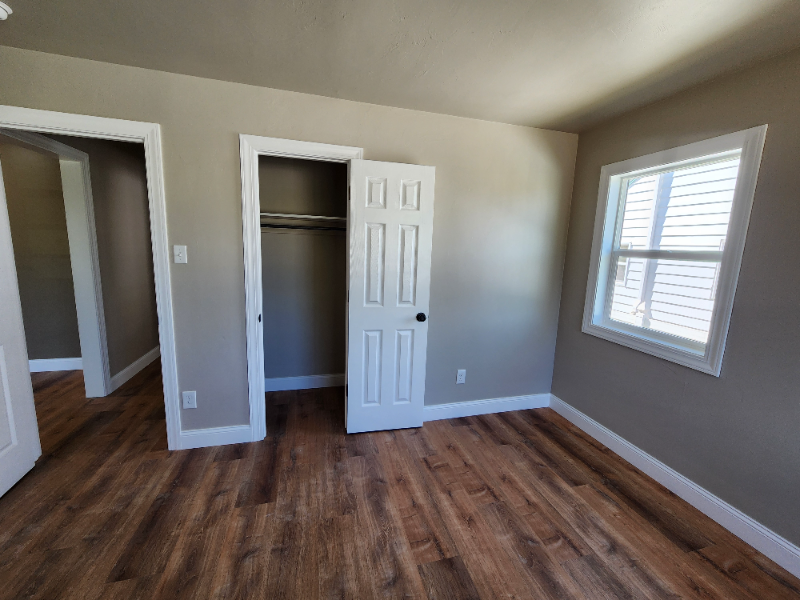 1227 Hauser Blvd - Photo 5 of 16