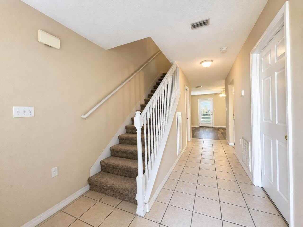 953 Scenic Oak Ln - Photo 2 of 10
