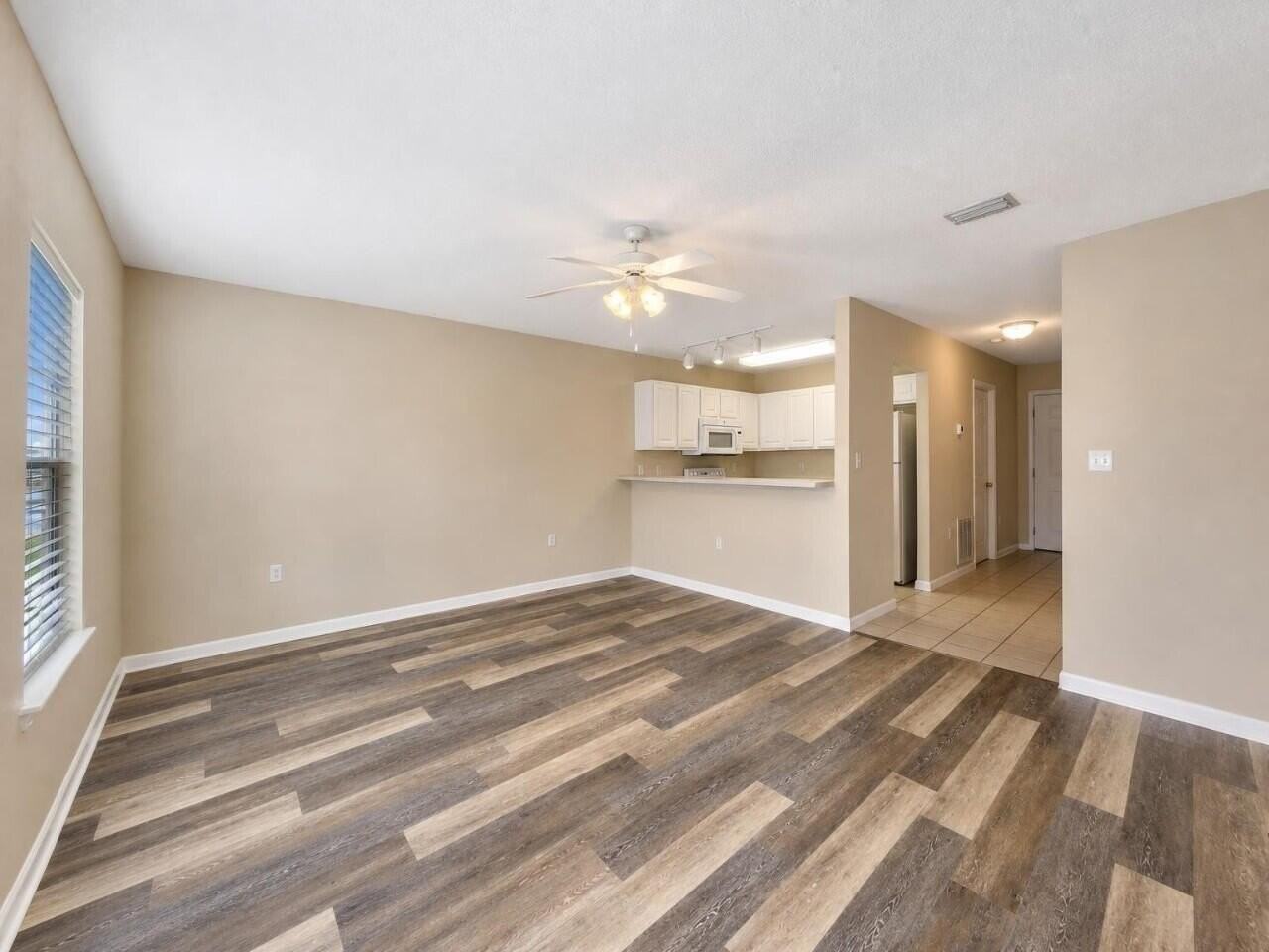 953 Scenic Oak Ln - Photo 3 of 10